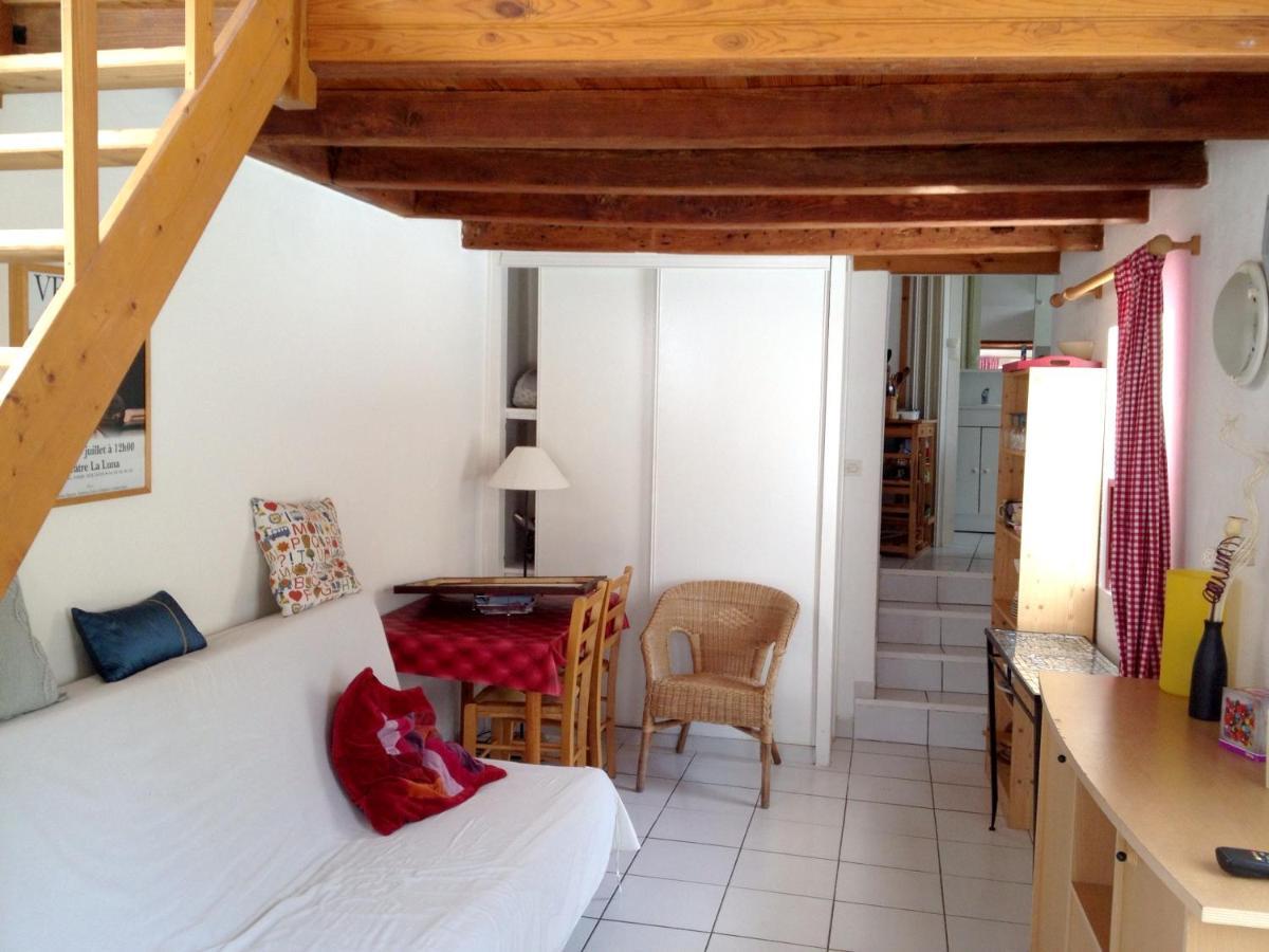 Studio avec piscine privee jardin clos et wifi a Saint Jean d'Angely Extérieur photo