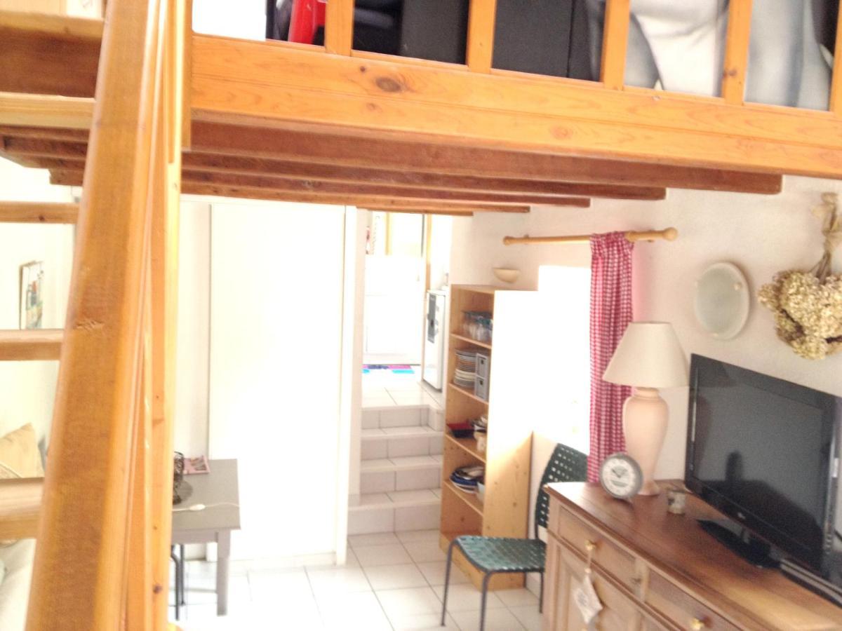 Studio avec piscine privee jardin clos et wifi a Saint Jean d'Angely Extérieur photo